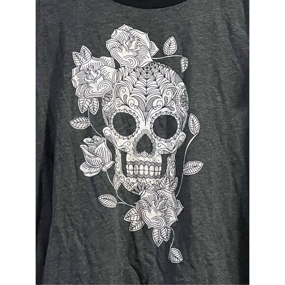 Torrid sugar skull skeleton gray soft t shirt Sz 1 1x - Picture 2 of 3